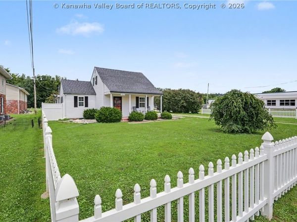 950 Roosevelt Boulevard, Eleanor, WV 25070
