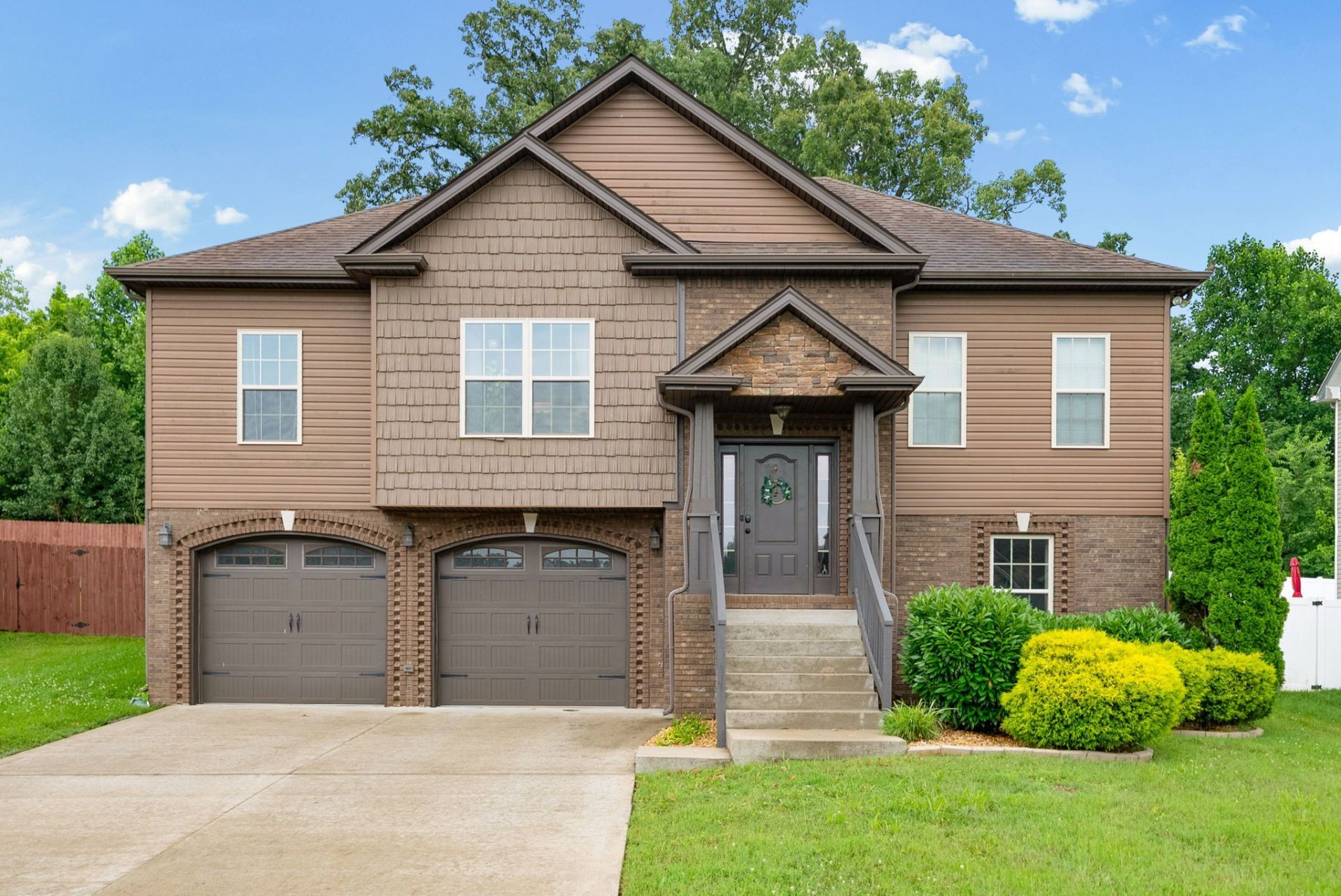 1284 Viewmont Dr , Clarksville, TN 37040 Main Photo