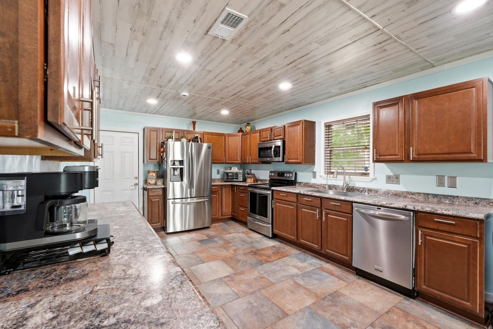 105 Saint Andrews Ct. Photo 11