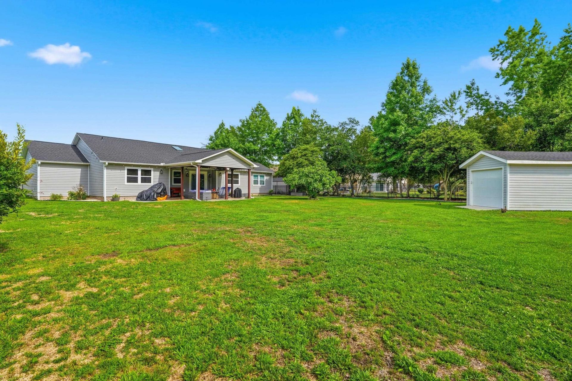105 Saint Andrews Ct. Photo 31