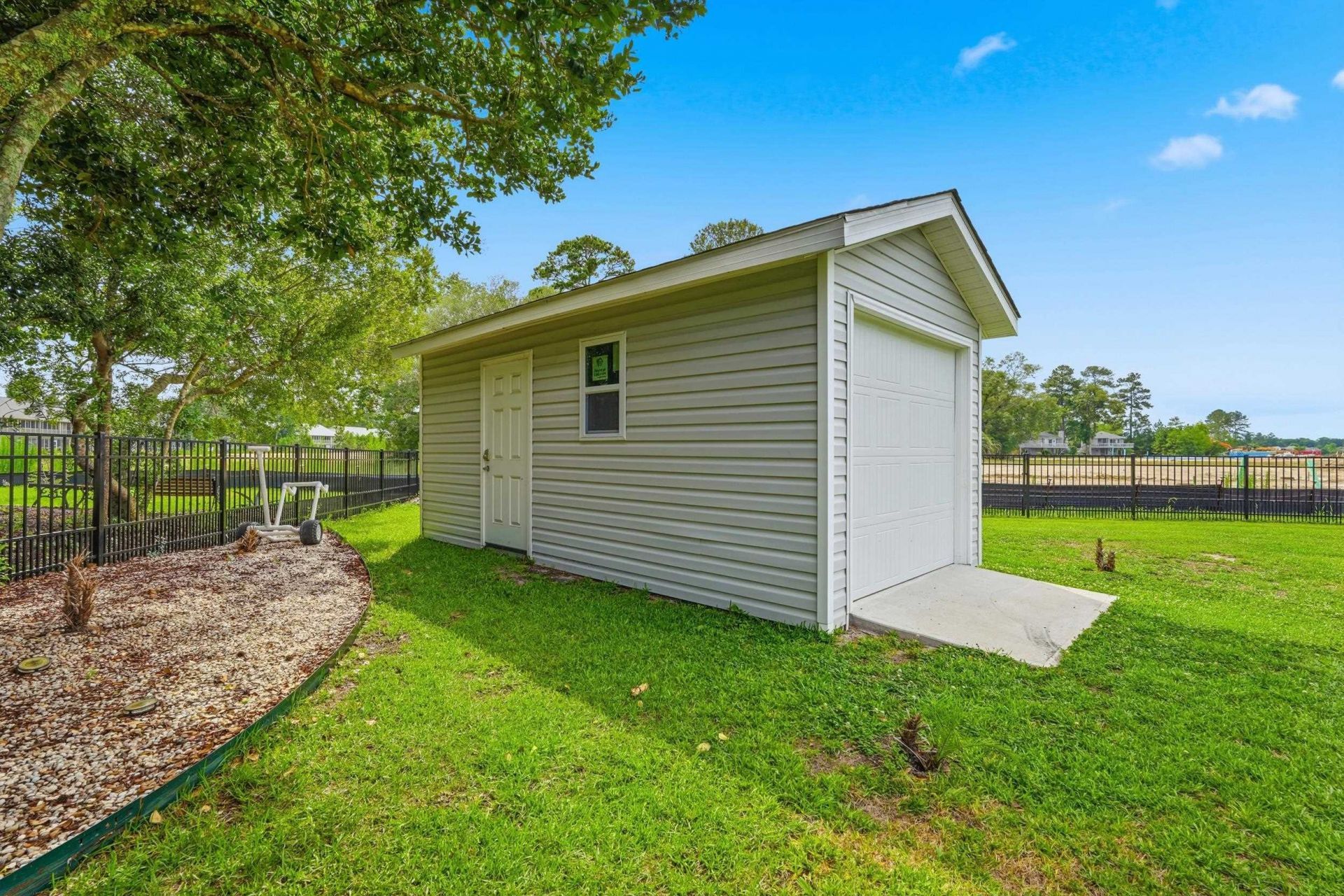 105 Saint Andrews Ct. Photo 33