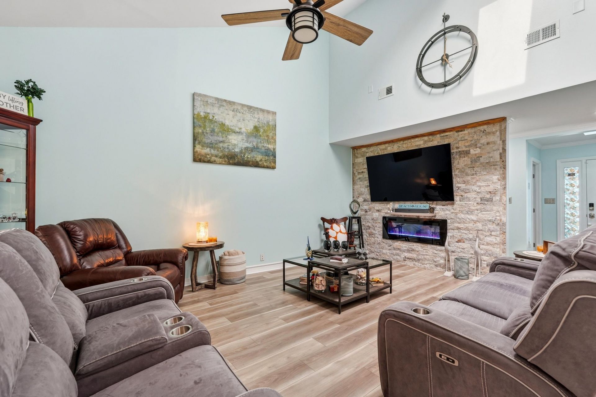 105 Saint Andrews Ct. Photo 9