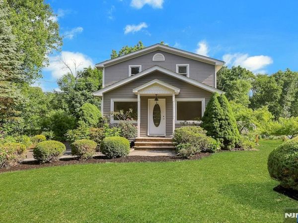 32 Bellows Lane, Montville Township, NJ 07082
