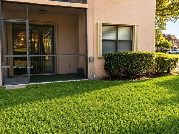 10325 NW 11th St, Unit 101, Pembroke Pines, FL 33026