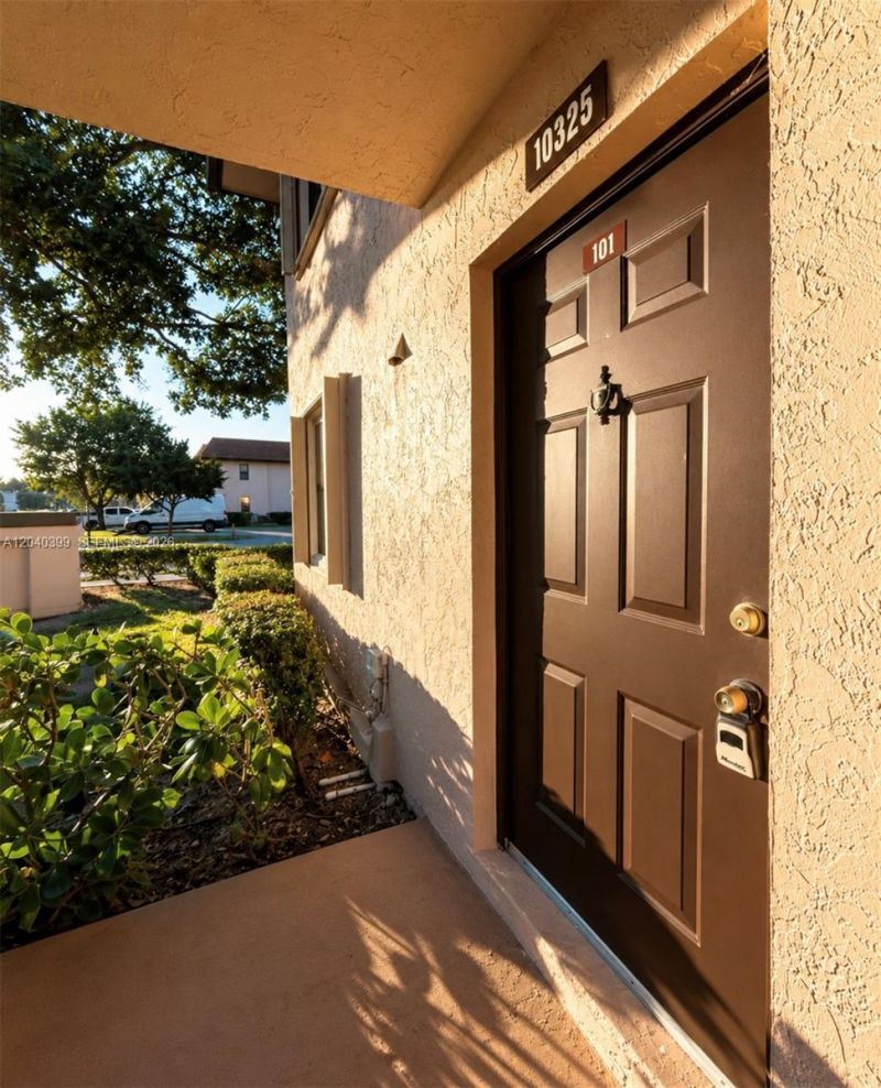 10325 NW 11th St, Unit 101, Pembroke Pines, FL 33026 Photo