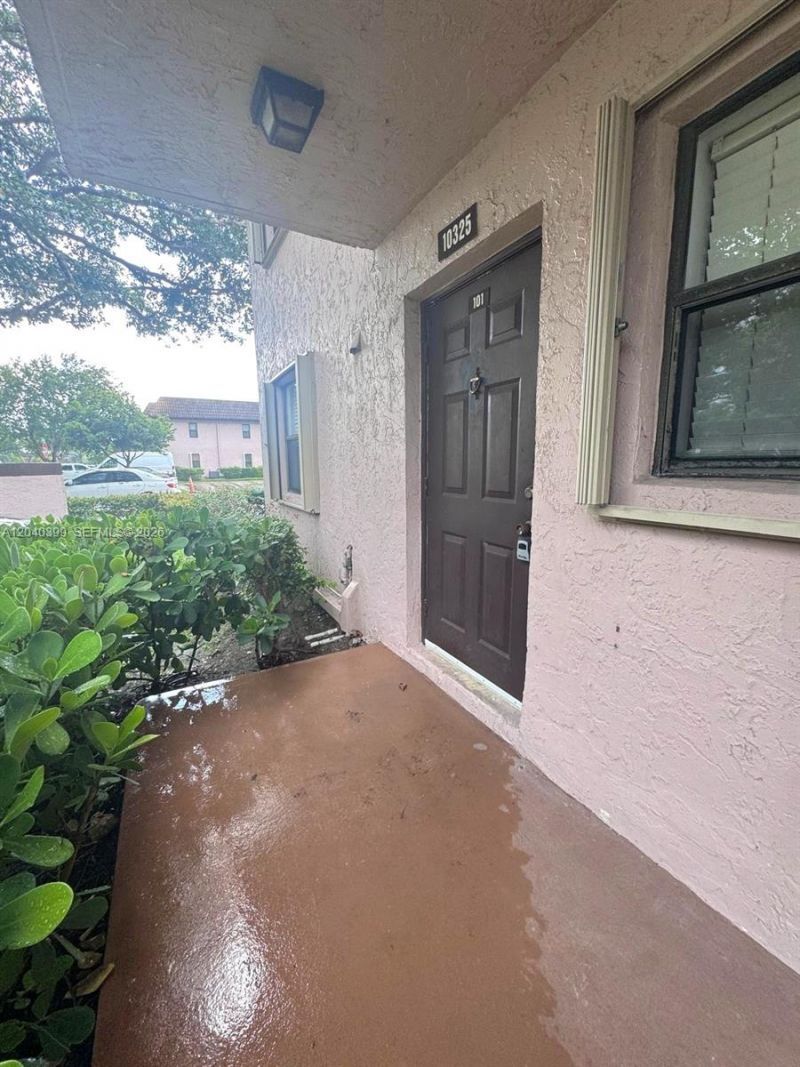 10325 NW 11th St, Unit 101, Pembroke Pines, FL 33026 Photo
