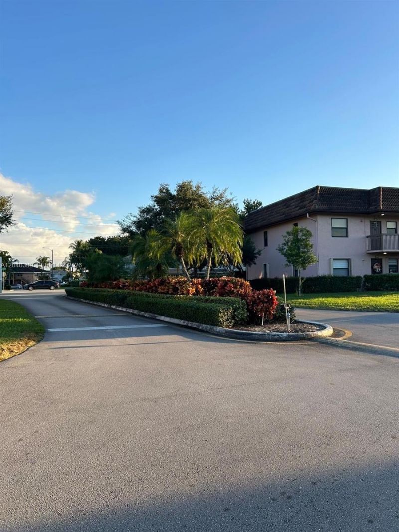10325 NW 11th St, Unit 101, Pembroke Pines, FL 33026 Photo
