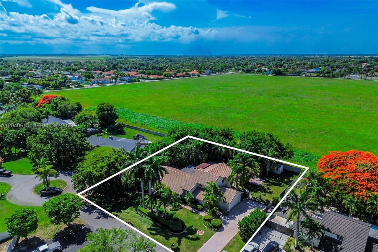 14941 SW 164th Ter , Miami, FL 33187 Photo