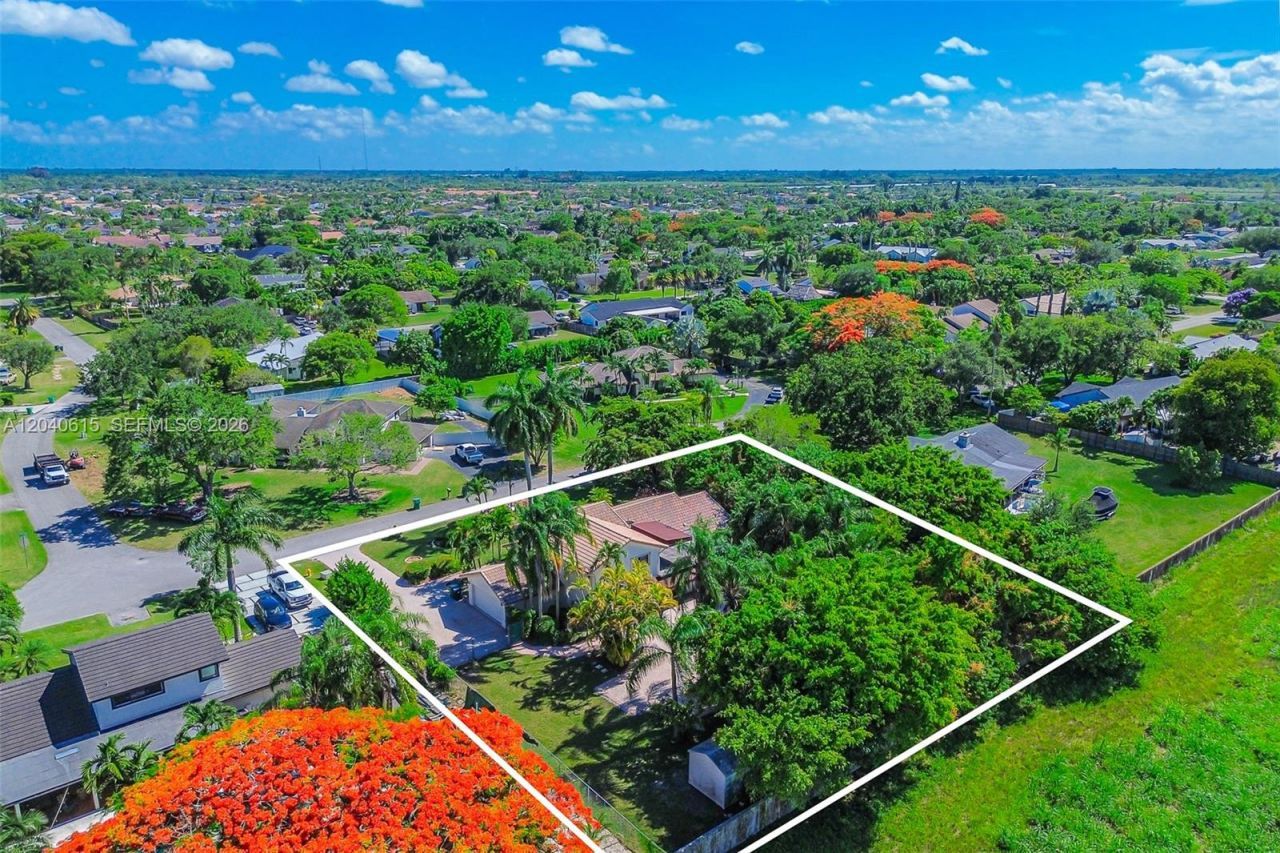 14941 SW 164th Ter , Miami, FL 33187 Photo