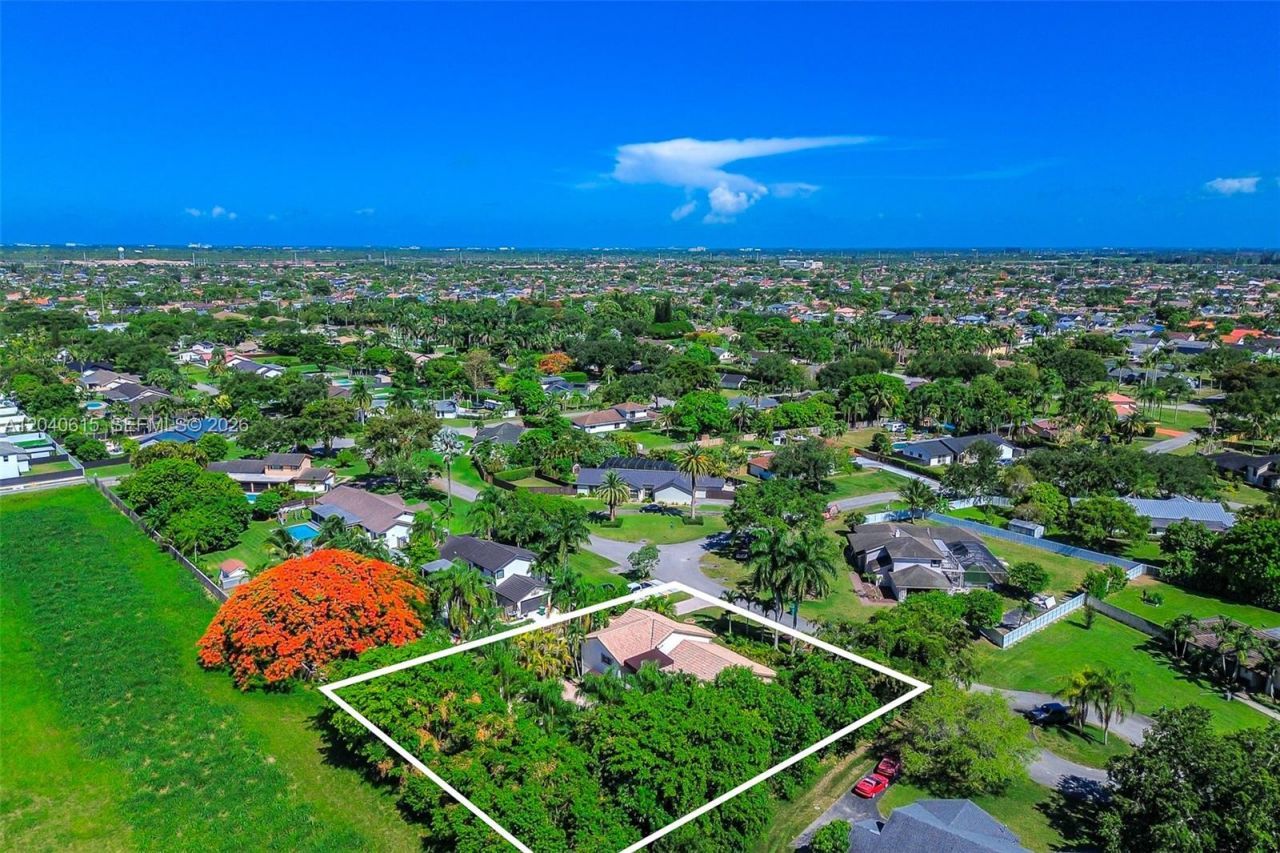 14941 SW 164th Ter , Miami, FL 33187 Photo