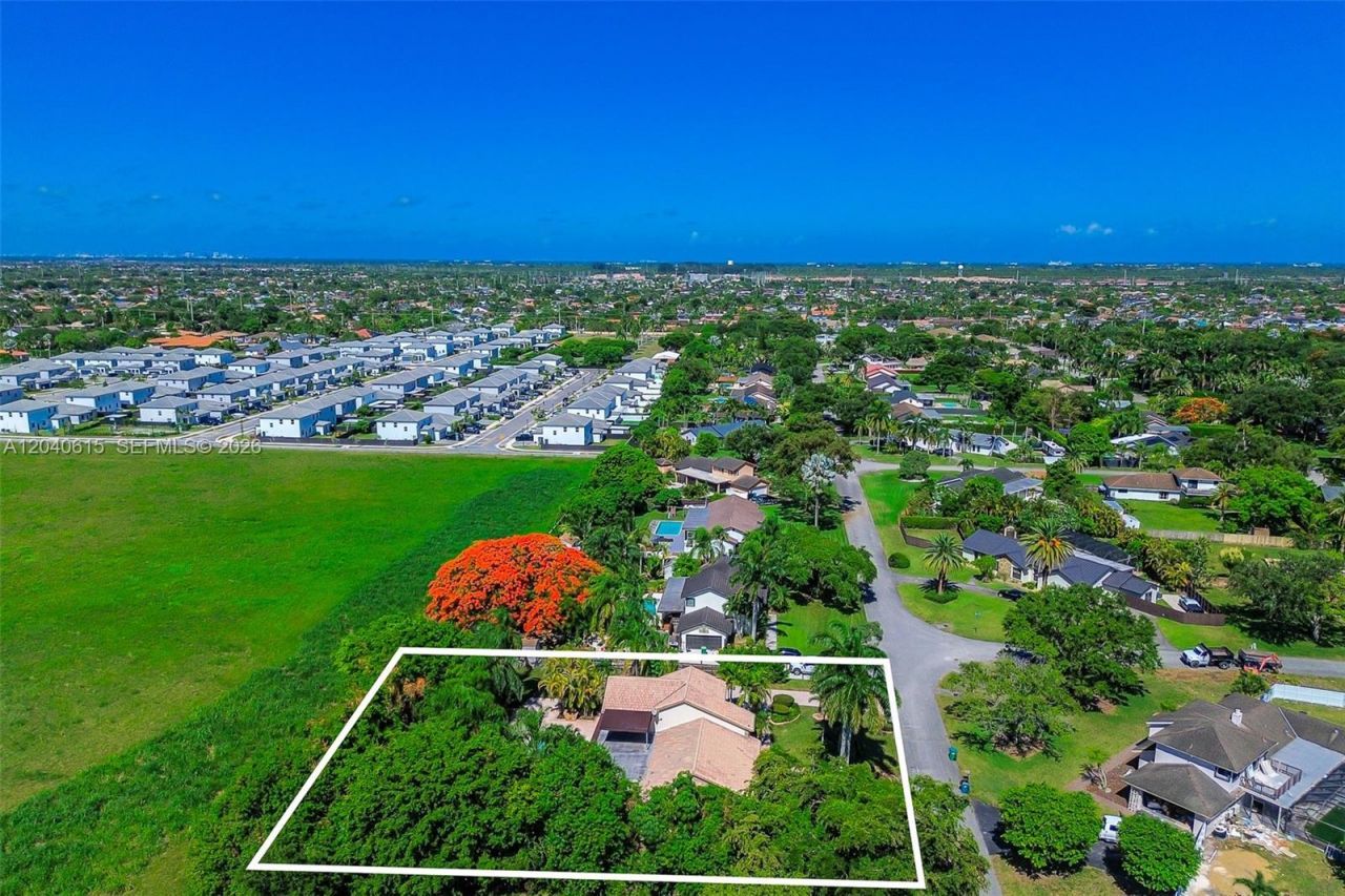 14941 SW 164th Ter , Miami, FL 33187 Photo