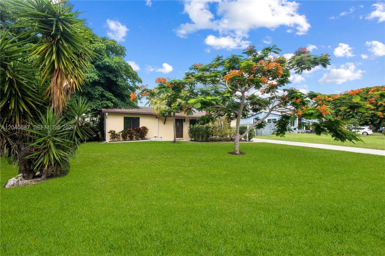 6839 Tradewind Way, Lake Worth, FL 33462 Photo