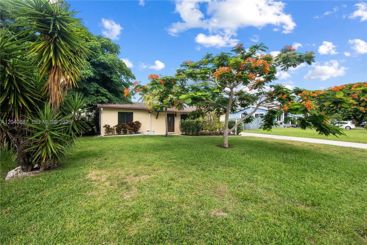 6839 Tradewind Way, Lake Worth, FL 33462 Photo