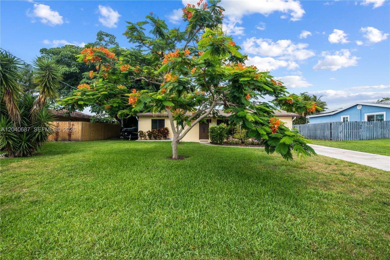 6839 Tradewind Way, Lake Worth, FL 33462 Photo