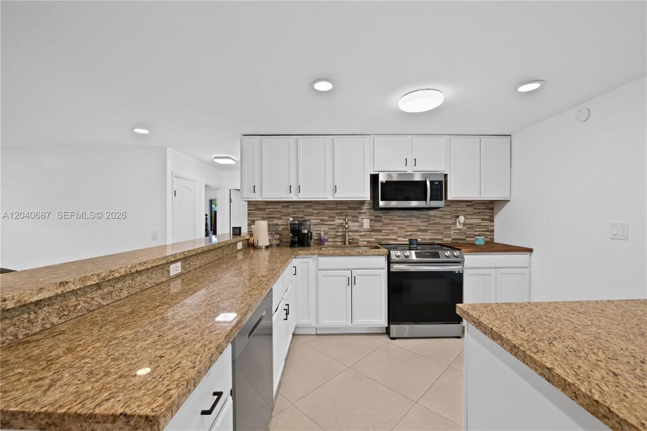 6839 Tradewind Way, Lake Worth, FL 33462 Photo