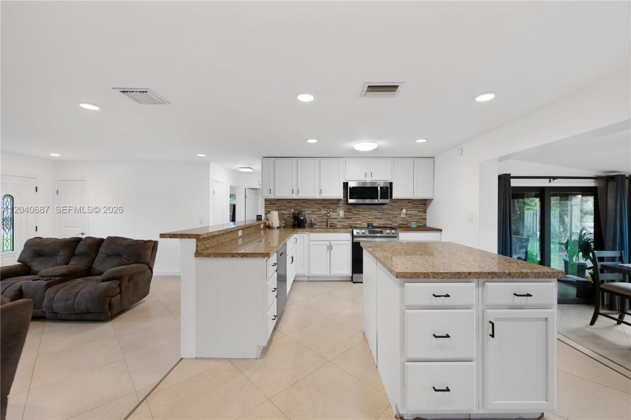 6839 Tradewind Way, Lake Worth, FL 33462 Photo