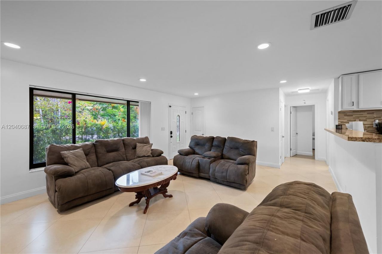 6839 Tradewind Way, Lake Worth, FL 33462 Photo