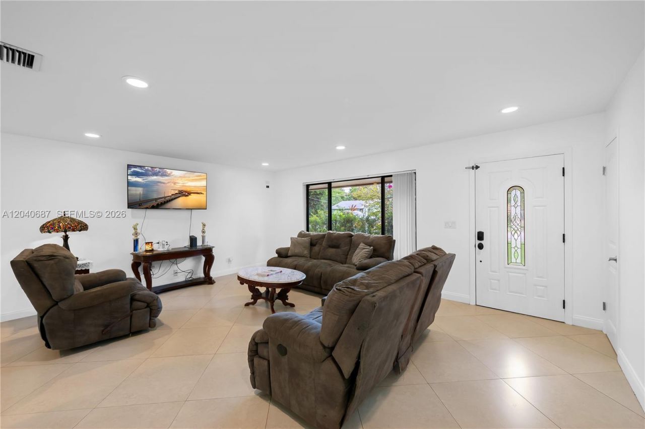 6839 Tradewind Way, Lake Worth, FL 33462 Photo