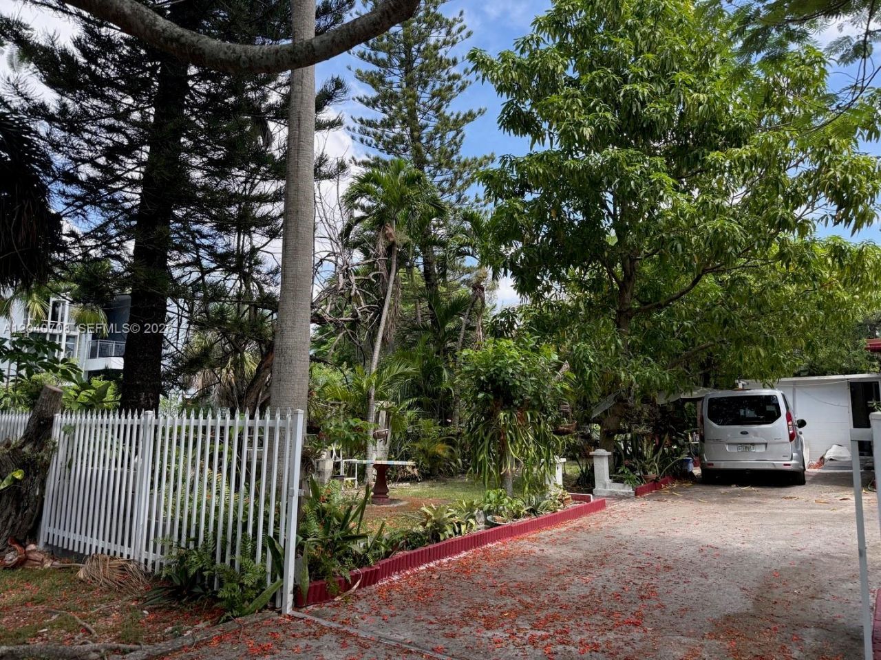 12600 Country Club Ln , Miami, FL 33167 Photo