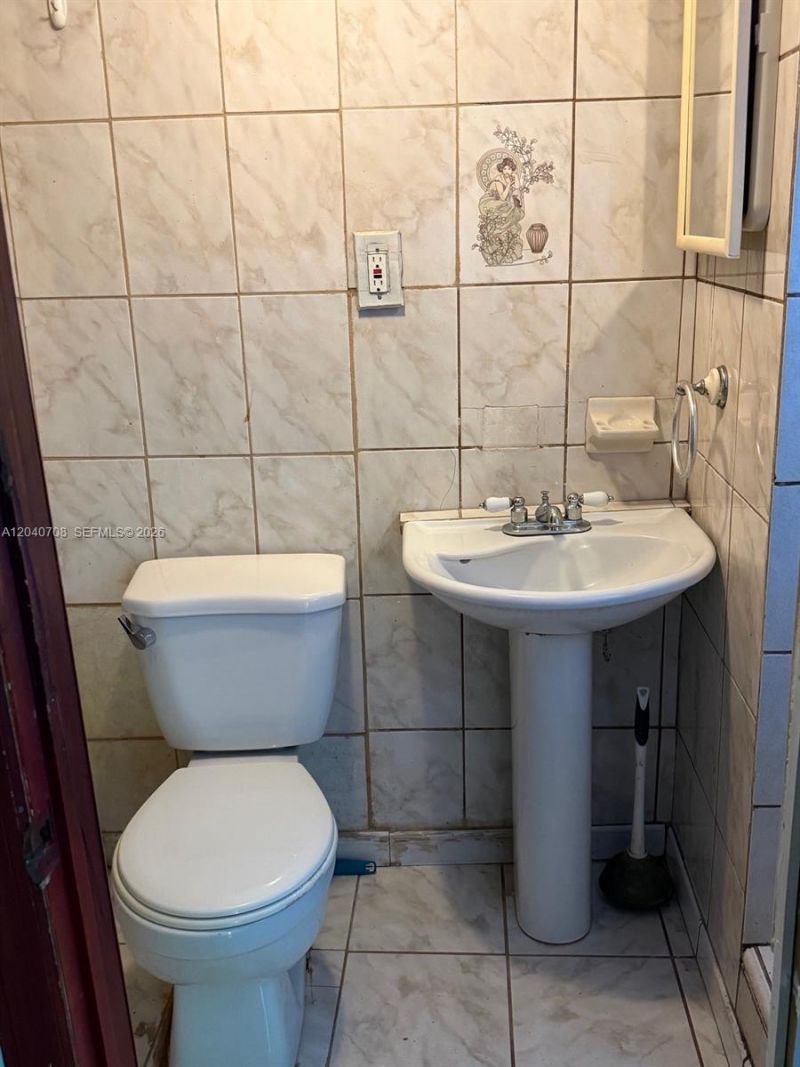 12600 Country Club Ln , Miami, FL 33167 Photo