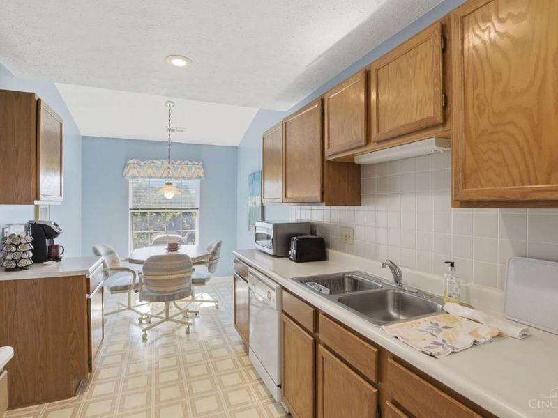 4341 Regency Ridge Court, Unit 304, Green Township, OH 45248 Photo 11