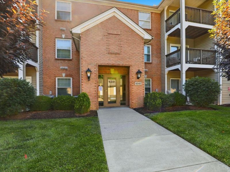 4341 Regency Ridge Court, Unit 304, Green Township, OH 45248 Photo 2