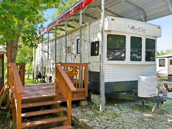 556 Jellystone Avenue, Hollister, MO 65672