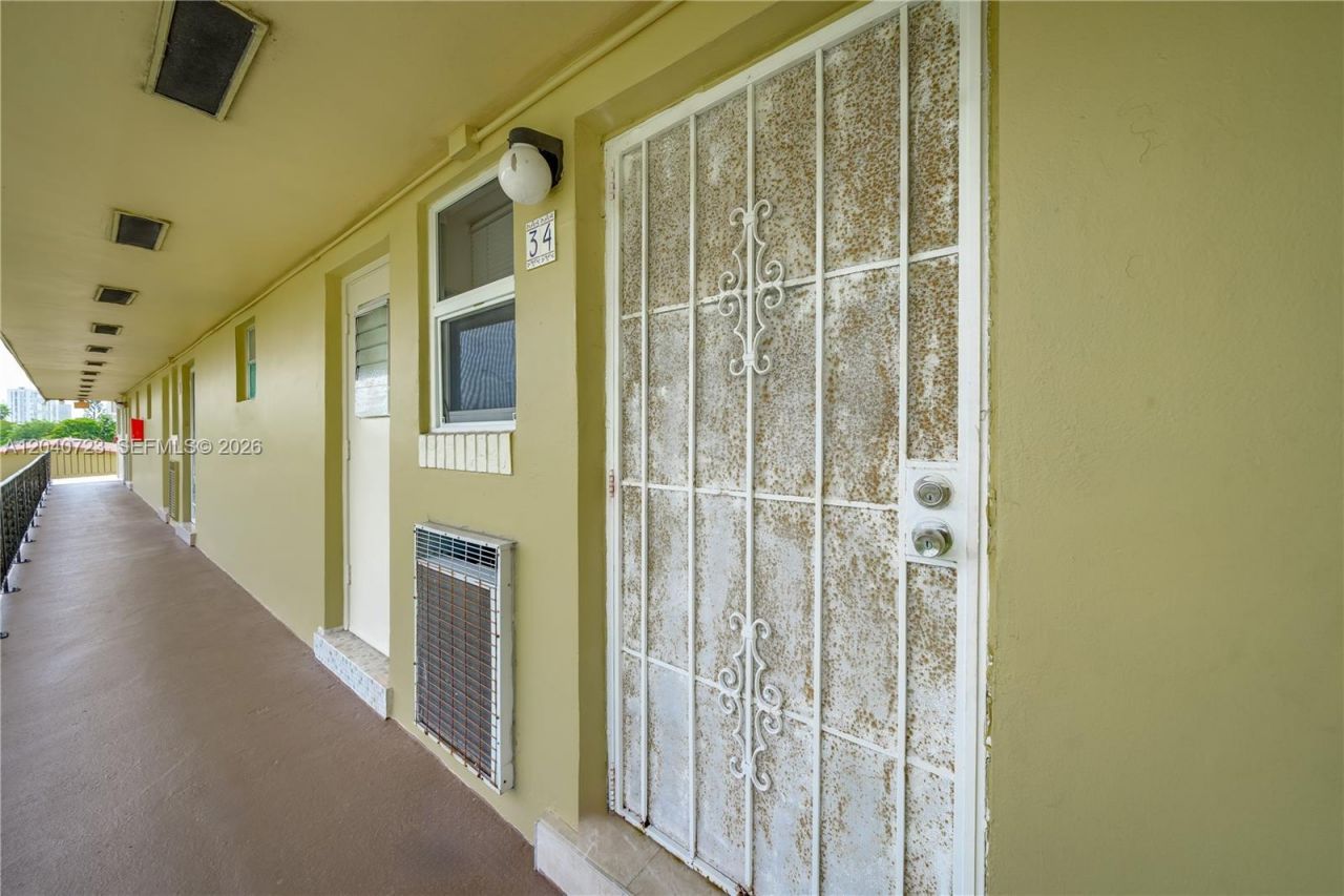 2880 NE 203rd St, Unit 34B, Aventura, FL 33180 Photo