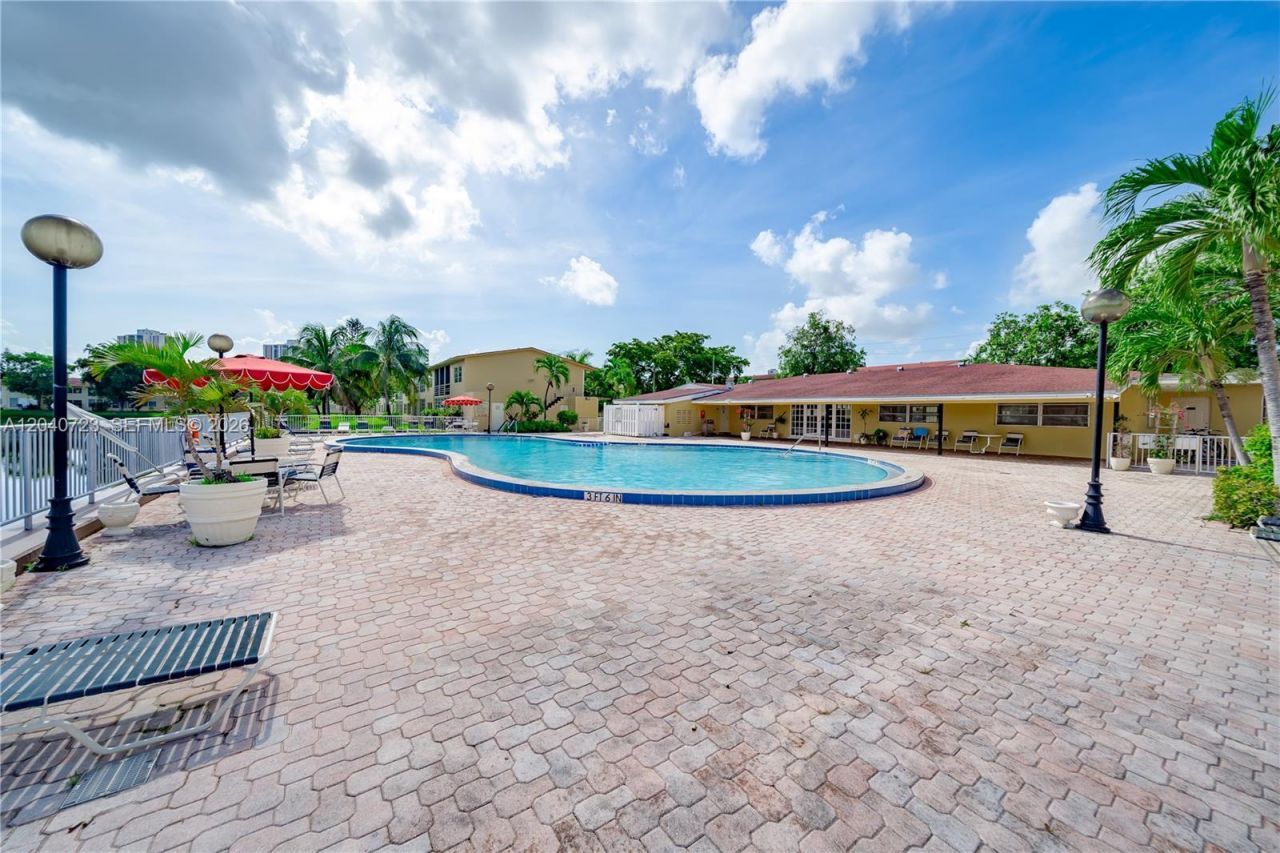2880 NE 203rd St, Unit 34B, Aventura, FL 33180 Photo