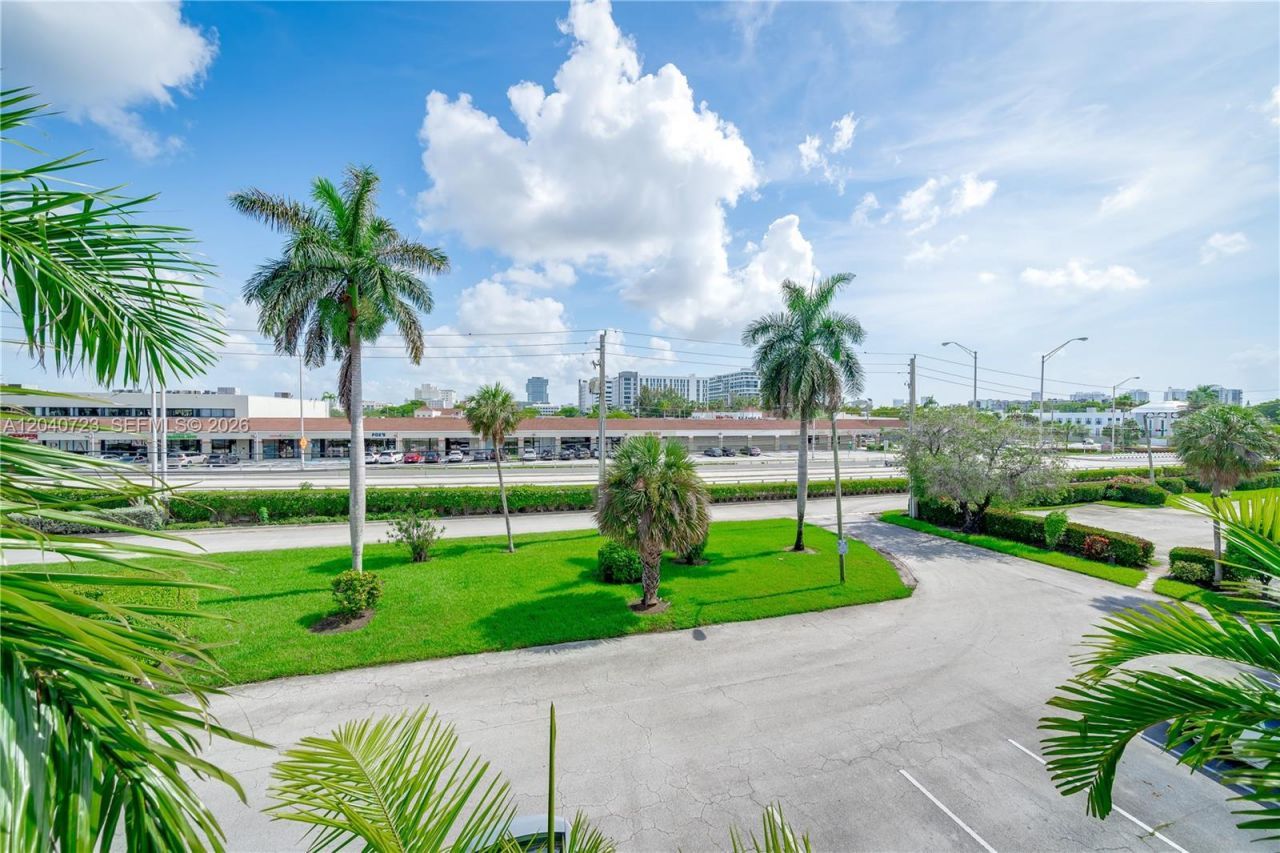 2880 NE 203rd St, Unit 34B, Aventura, FL 33180 Photo