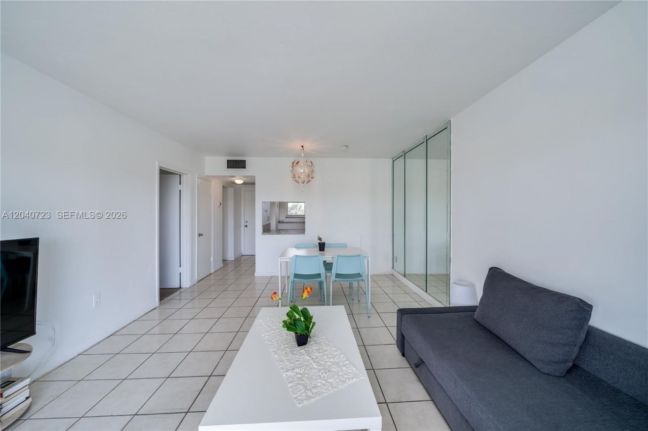 2880 NE 203rd St, Unit 34B, Aventura, FL 33180 Photo