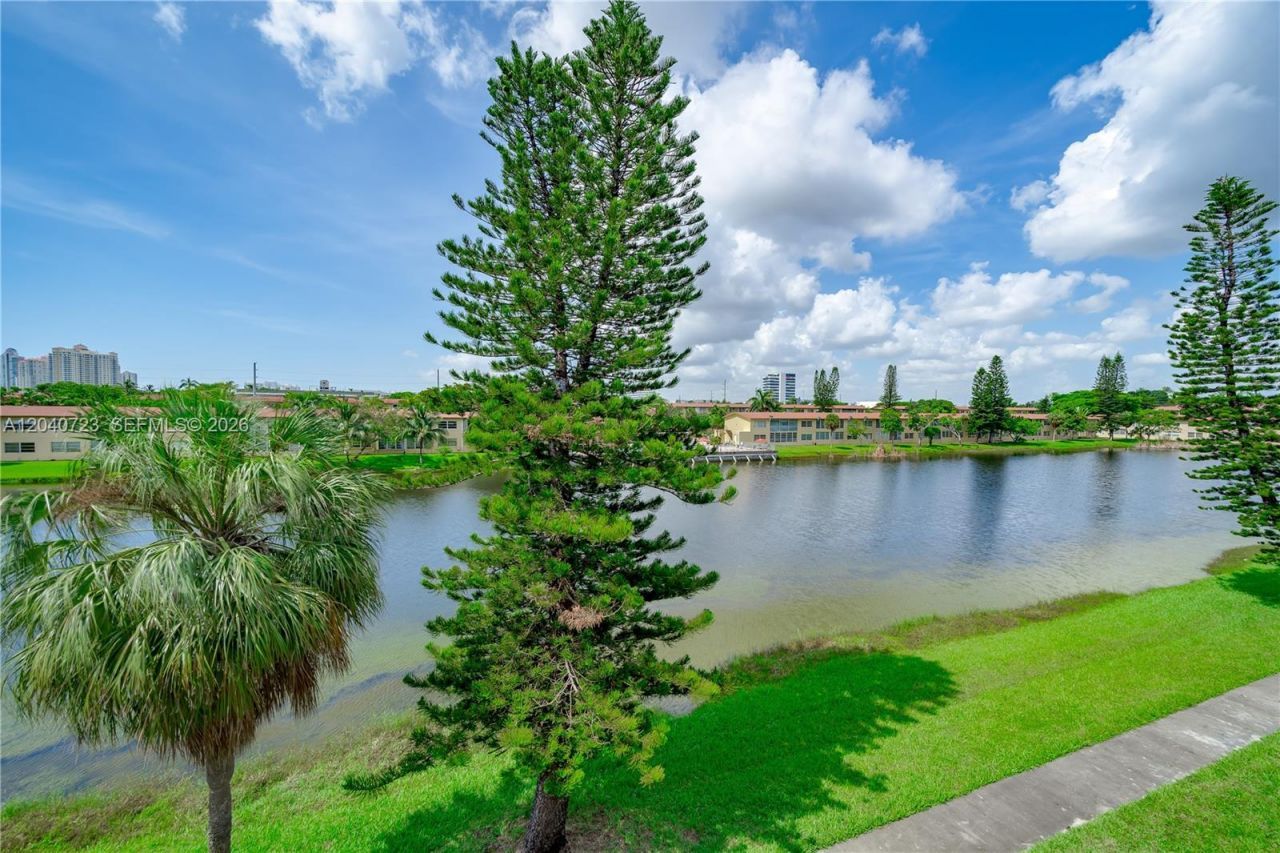 2880 NE 203rd St, Unit 34B, Aventura, FL 33180 Photo