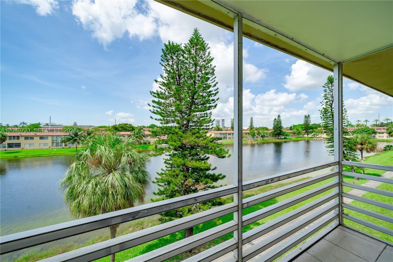 2880 NE 203rd St, Unit 34B, Aventura, FL 33180 Photo