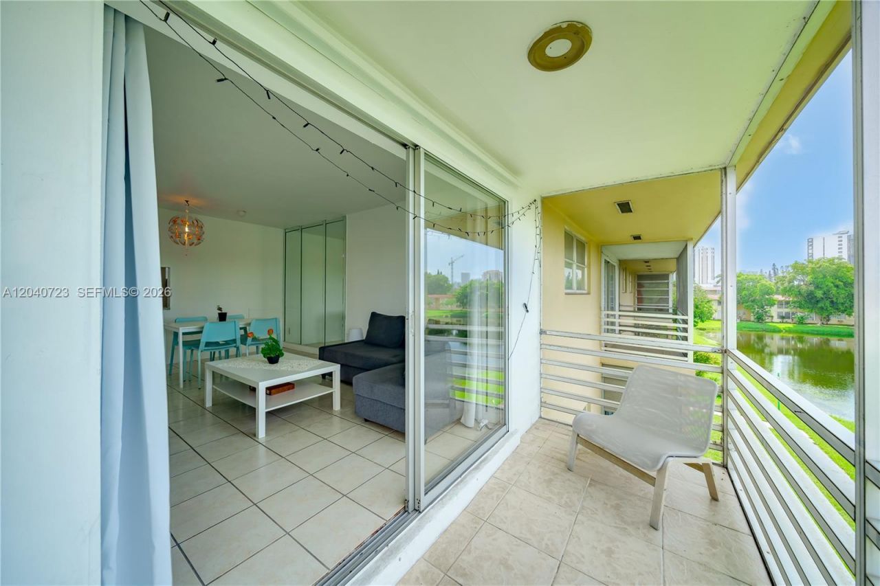 2880 NE 203rd St, Unit 34B, Aventura, FL 33180 Photo