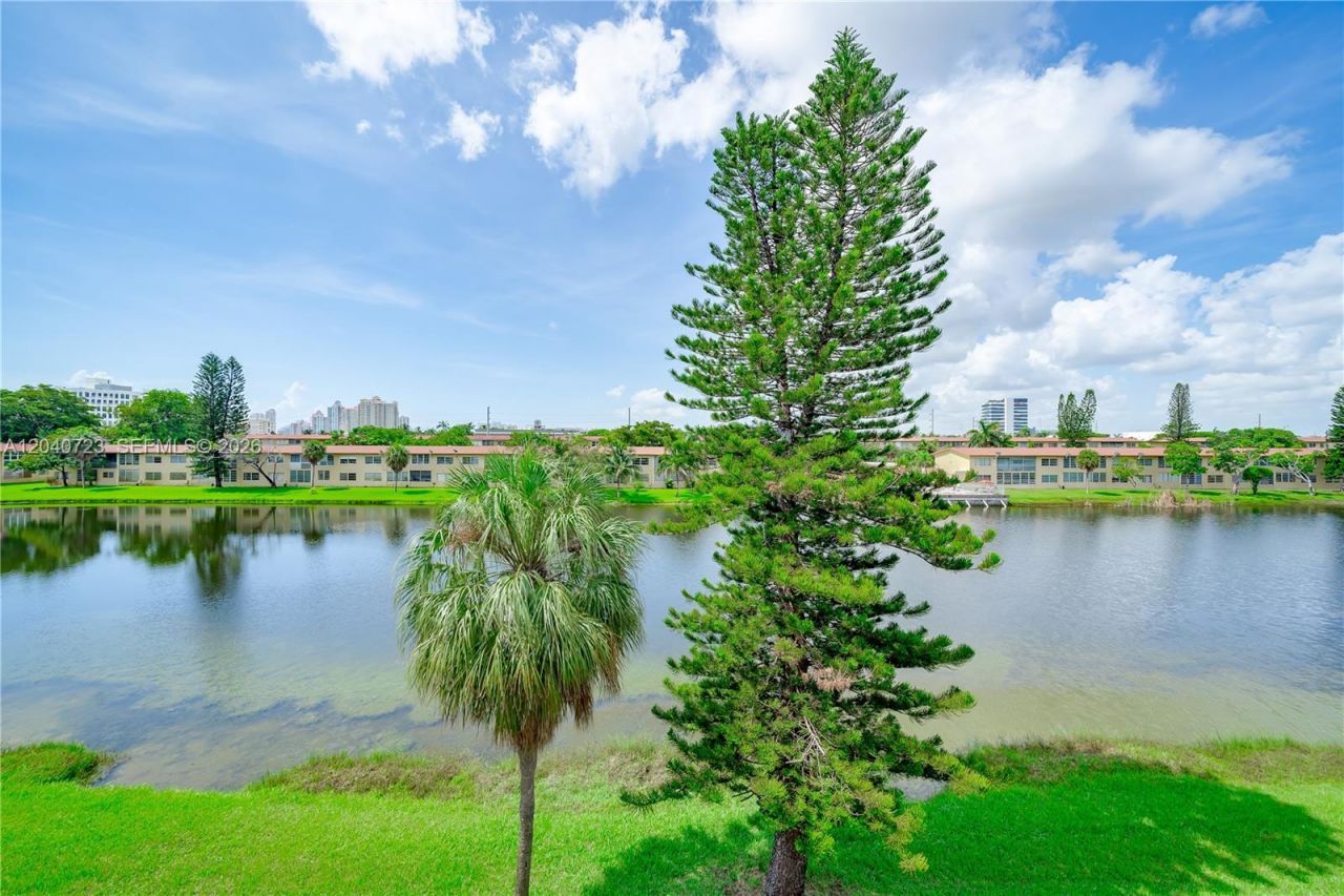 2880 NE 203rd St, Unit 34B, Aventura, FL 33180 Photo