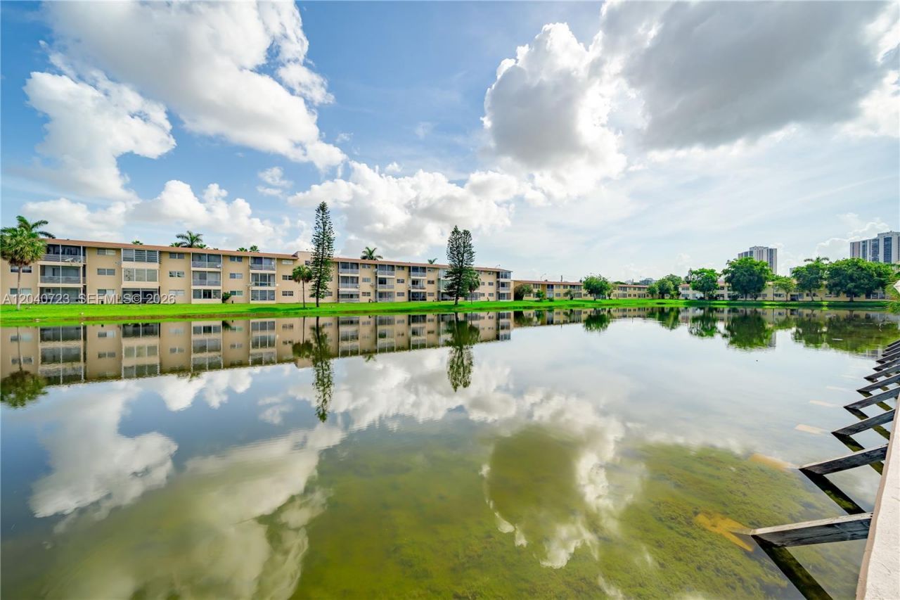 2880 NE 203rd St, Unit 34B, Aventura, FL 33180 Photo