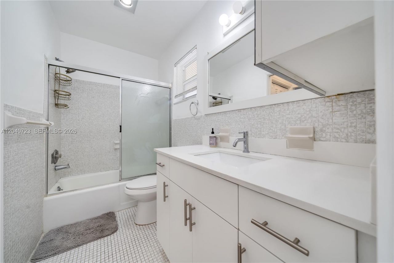 2880 NE 203rd St, Unit 34B, Aventura, FL 33180 Photo