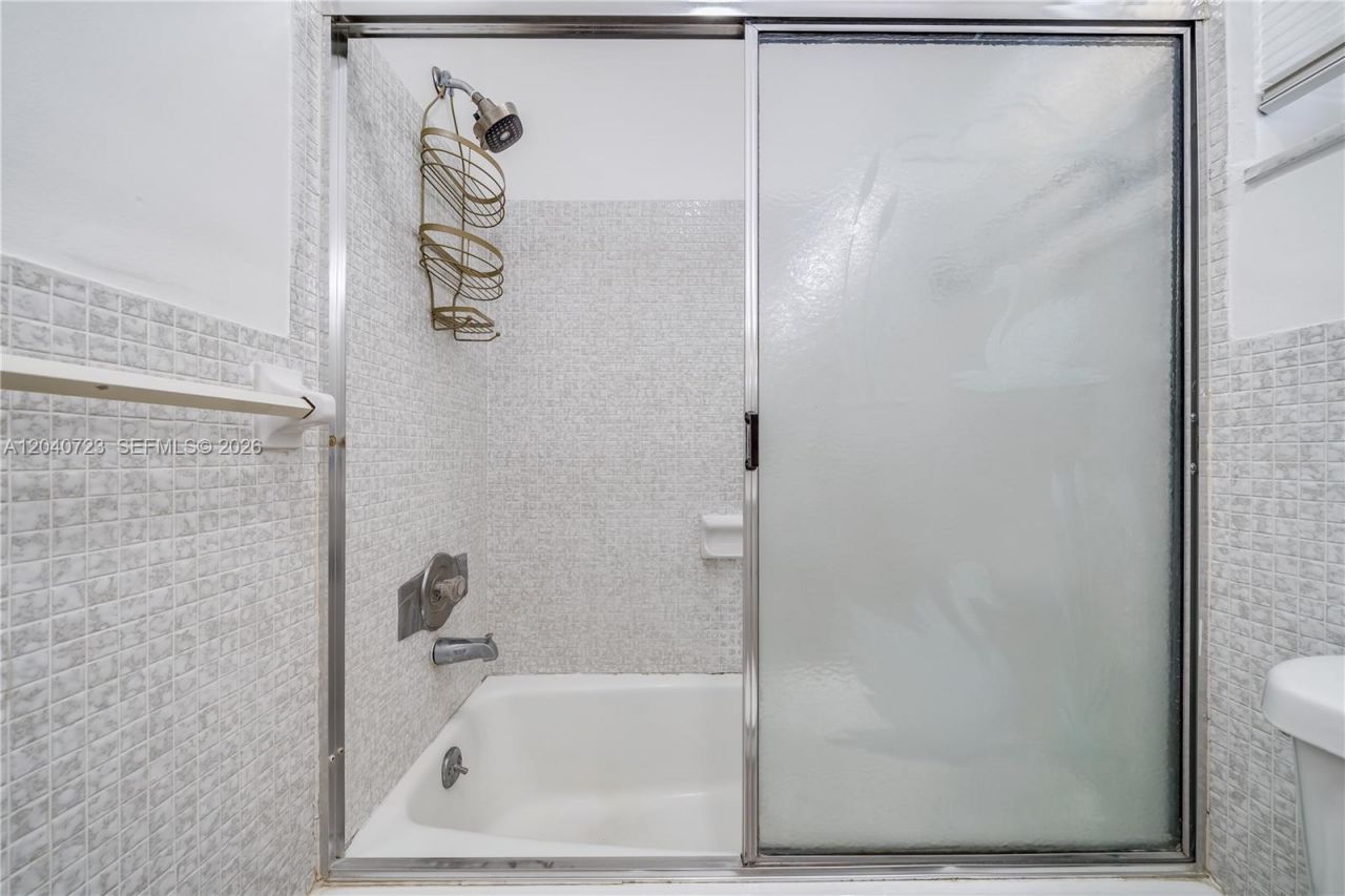 2880 NE 203rd St, Unit 34B, Aventura, FL 33180 Photo