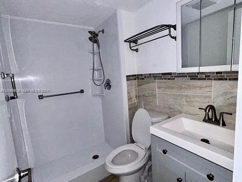 100 Berkley Rd, Unit 210, Hollywood, FL 33024 Photo