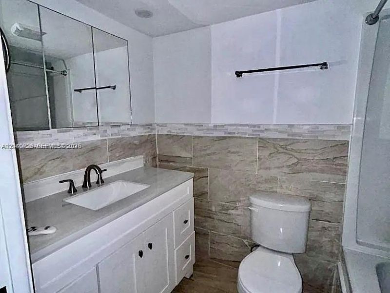 100 Berkley Rd, Unit 210, Hollywood, FL 33024 Photo