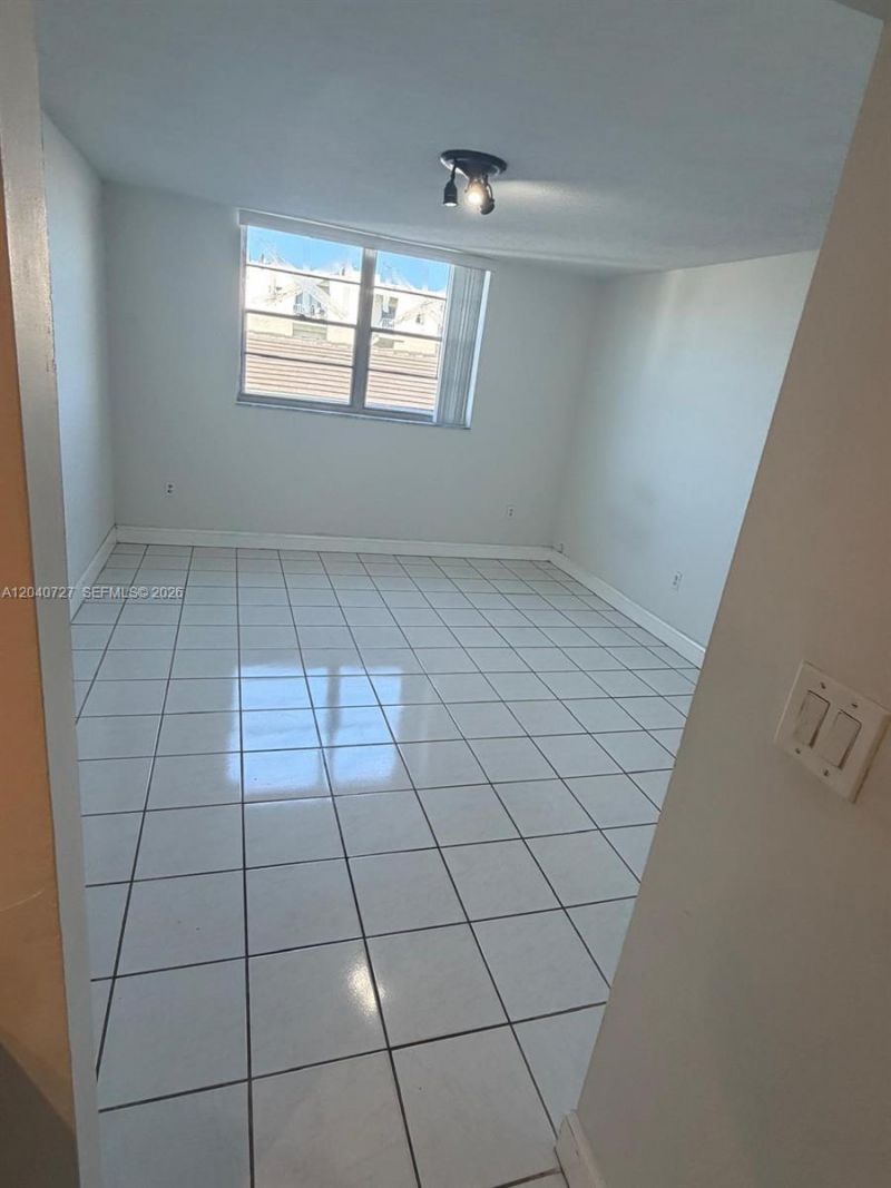 1990 Marseille Dr , Unit 303, Miami Beach, FL 33141 Photo