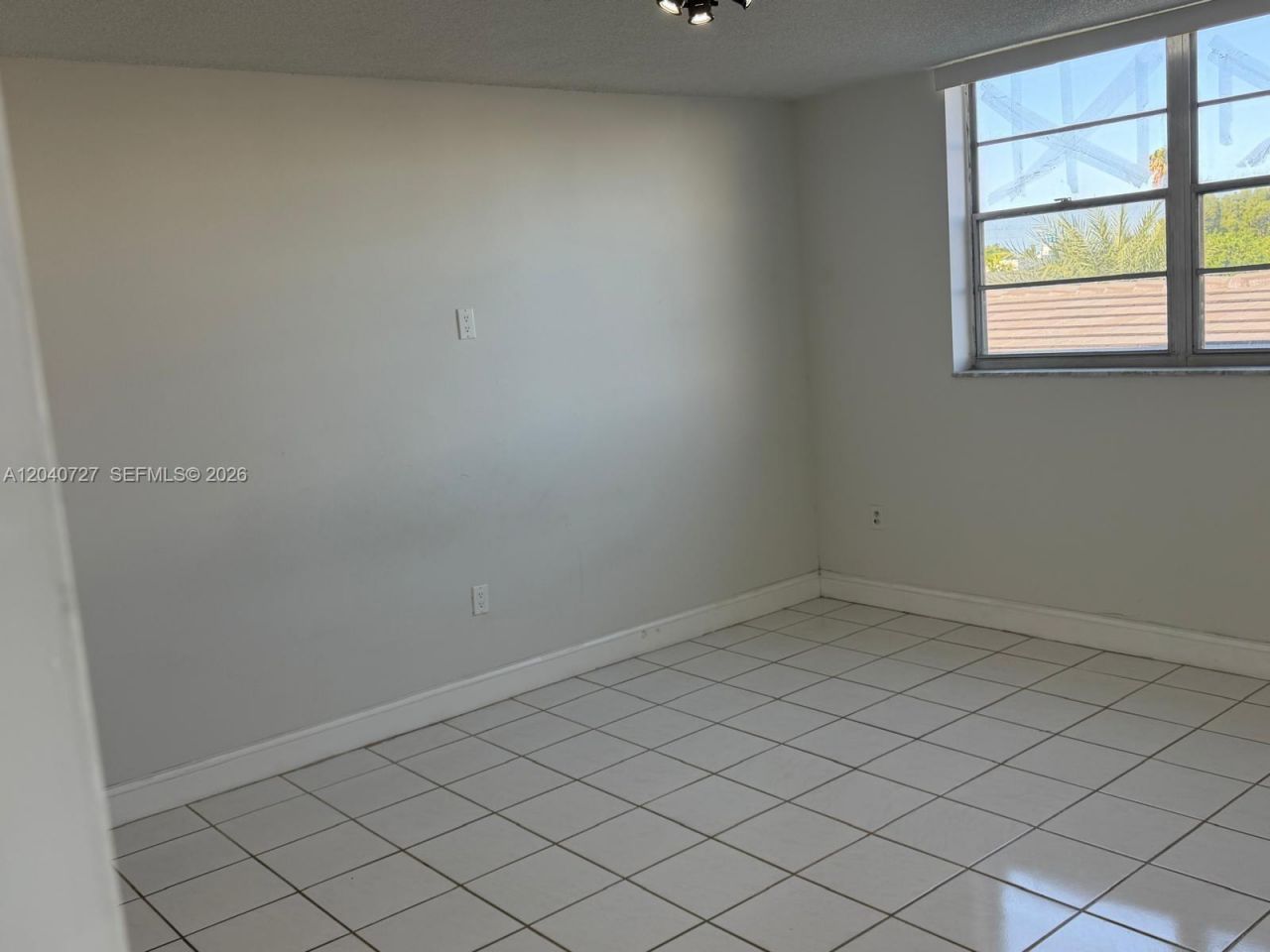 1990 Marseille Dr , Unit 303, Miami Beach, FL 33141 Photo