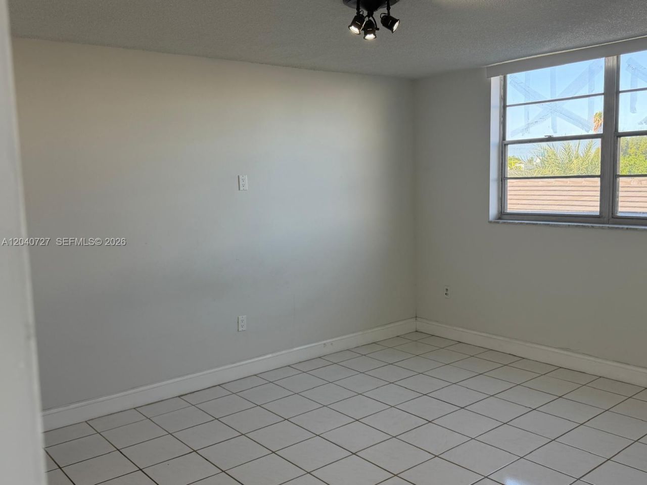 1990 Marseille Dr , Unit 303, Miami Beach, FL 33141 Photo