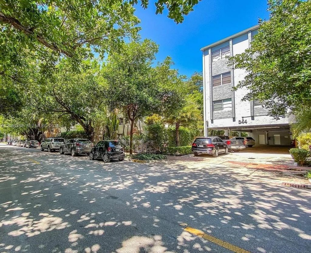 344 Meridian Ave, Unit 2B, Miami Beach, FL 33139 Photo