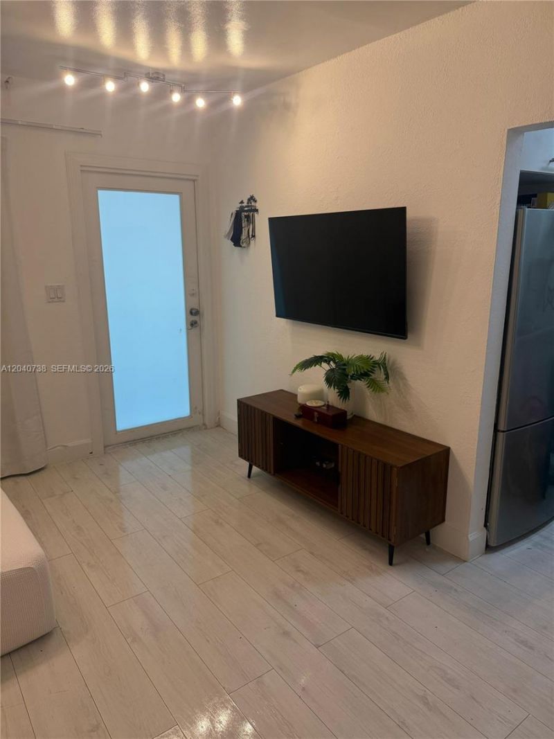 344 Meridian Ave , Unit 2B, Miami Beach, FL 33139 Photo