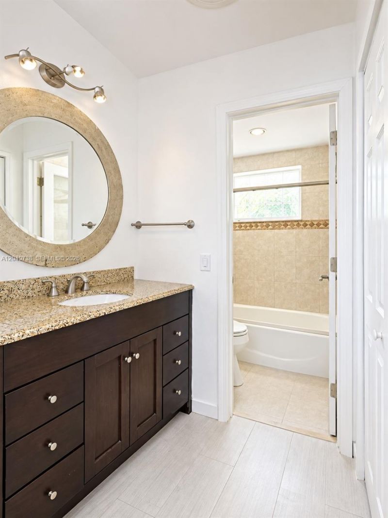 344 Meridian Ave, Unit 2B, Miami Beach, FL 33139 Photo