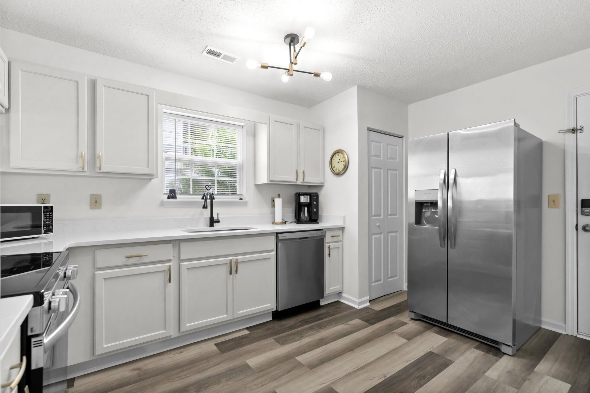 4251 Villas Dr.  Photo 14