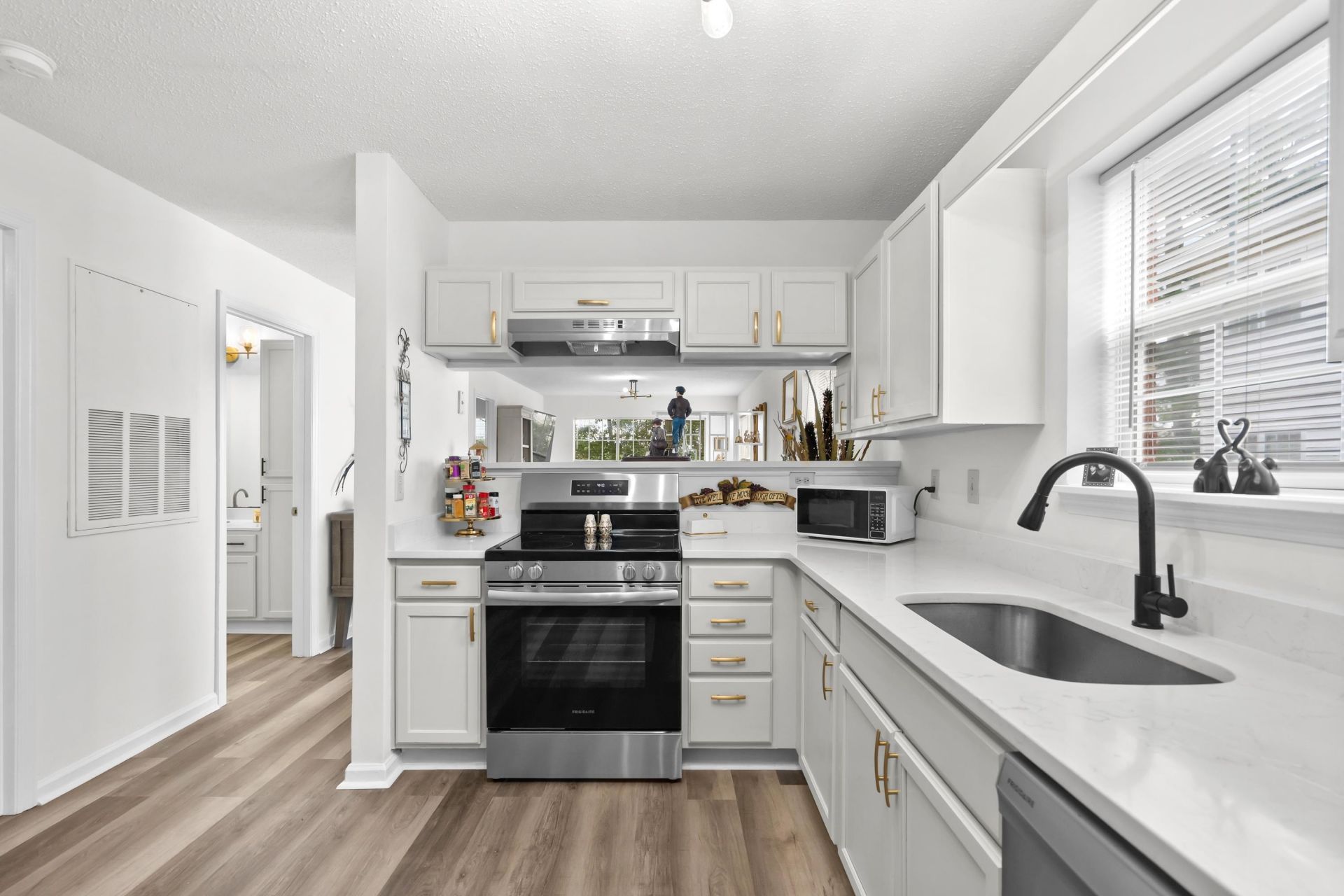 4251 Villas Dr.  Photo 17
