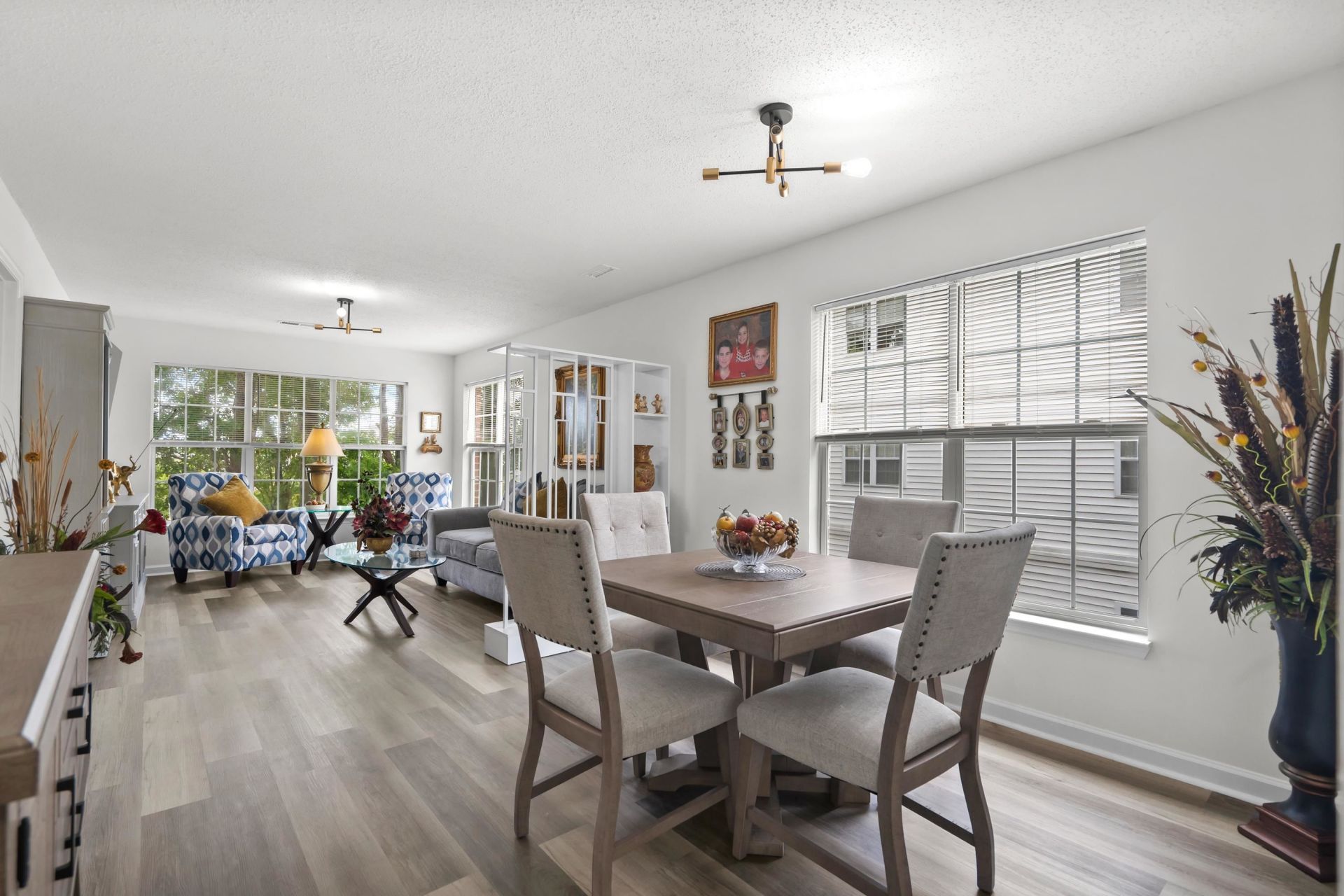 4251 Villas Dr.  Photo 4