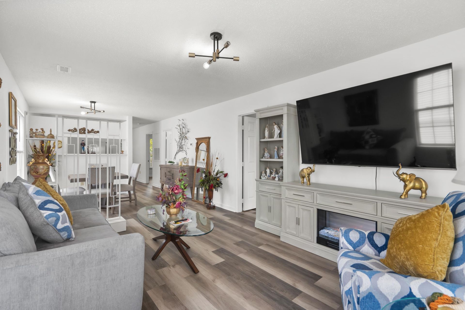 4251 Villas Dr.  Photo 8